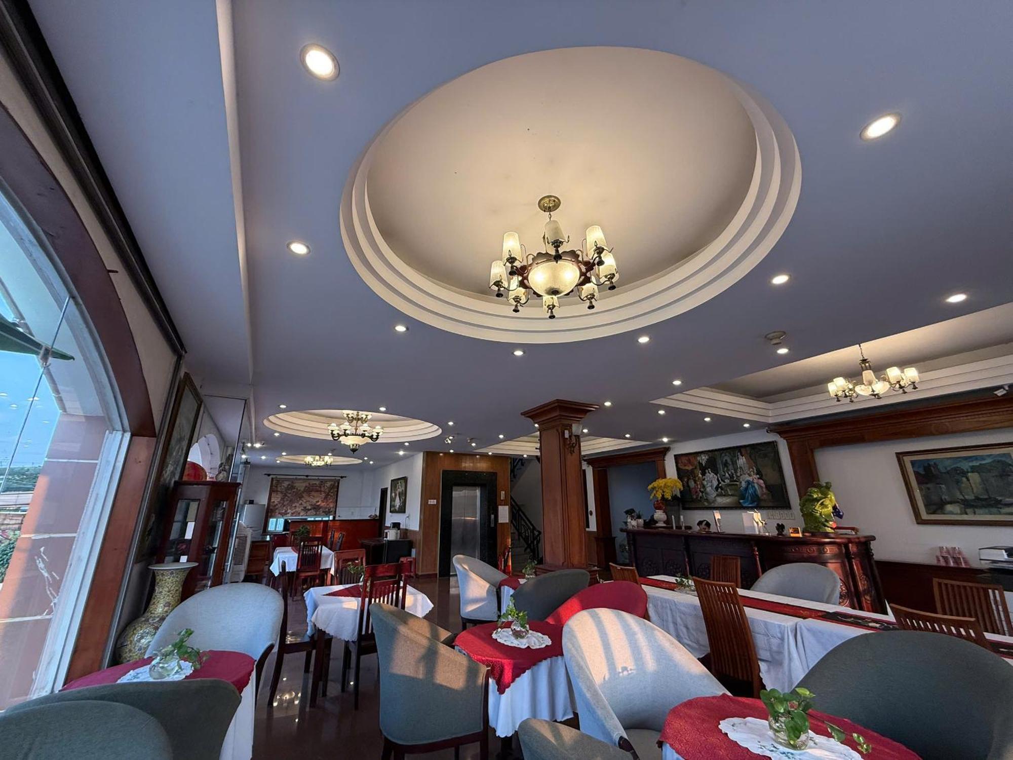 Hoa Phat Hotel & Apartment Ho Chi Minh City Exterior photo