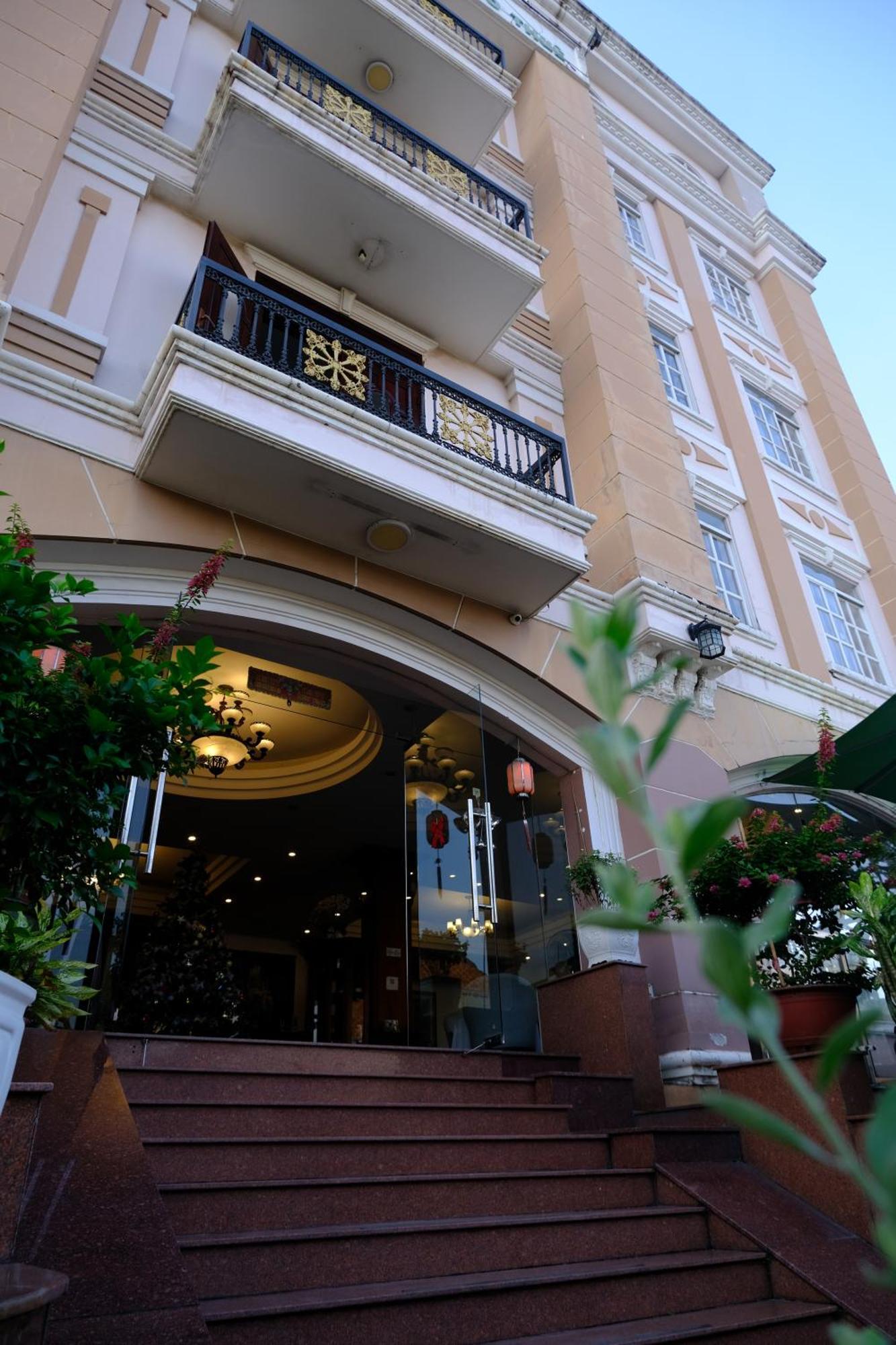 Hoa Phat Hotel & Apartment Ho Chi Minh City Exterior photo