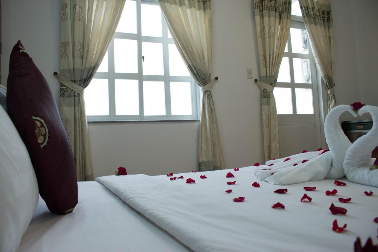 Hoa Phat Hotel & Apartment Ho Chi Minh City Exterior photo