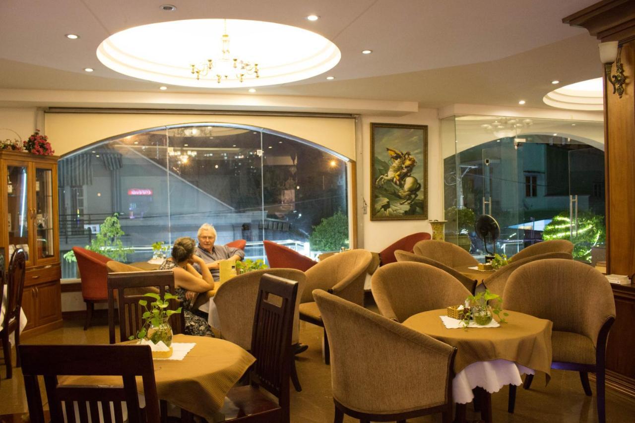Hoa Phat Hotel & Apartment Ho Chi Minh City Exterior photo
